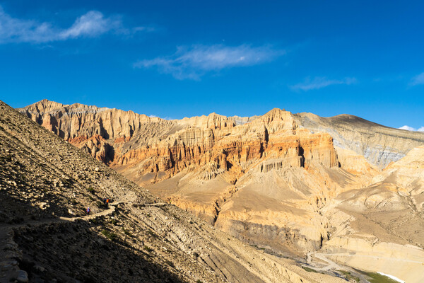 멋지지만 삭막하고 황량한 트레일 주변 풍경은 트레커의 마음마저 메마르게 한다.
