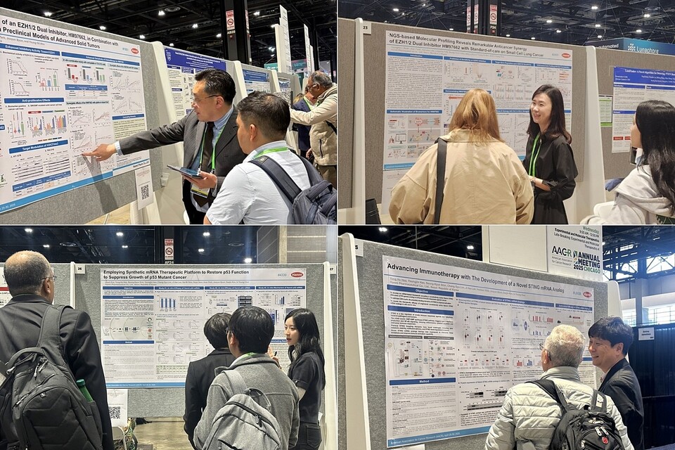 미국 시카고에서 열린 ‘미국암연구학회(AACR 2025)’에서 한미약품 R&D센터 연구원들이 혁신 항암신약 연구 내용이 담긴 포스터를 토대로 참석자들에게 설명하고 있다. /한미약품 제공