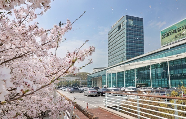 용인특례시(시장 이상일)가 수원시의 일방적인 광교 송전철탑 이설 추진에 대해 강력한 법적 대응에 나섰다./ 용인특례시 제공