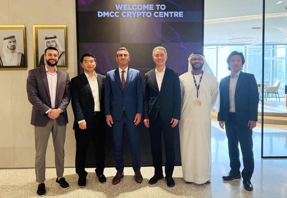 넥써쓰 장현국(오른쪽에서 세번째) 대표가 두바이에서 벨랄 자소마(Belal Jassoma) DMCC 생태계 총괄 이사를 비롯해 관계자들과 기념촬영을 하고 있다. /사진=넥써쓰