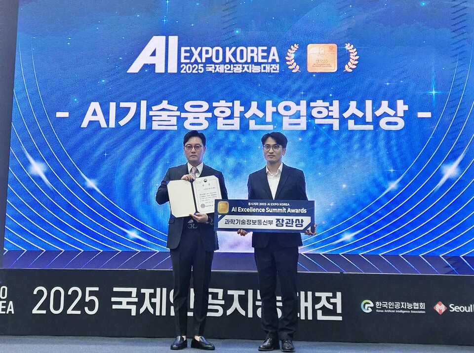 왼쪽부터 손동진 덱스터크레마 대표, 과학기술정보통신부 장관 대행./덱스터크레마