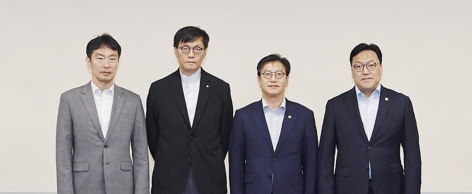 왼쪽부터 이복현 금융감독원장, 이창용 한국은행 총재, 김범석 직무대행, 김병환 금융위원장이 거시경제 금융현안 간담회에 참석했다./연합뉴스