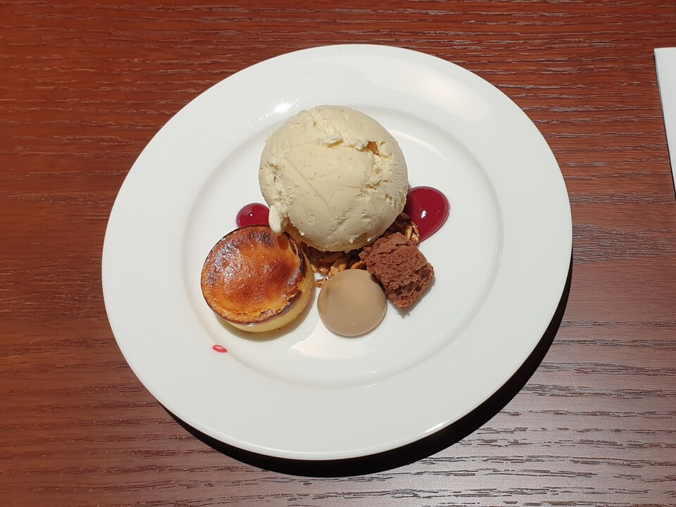 벤슨의 ' 퓨어메이플 바닐라빈' 아이스크림을 활용한 디저트 / 이현령 기자