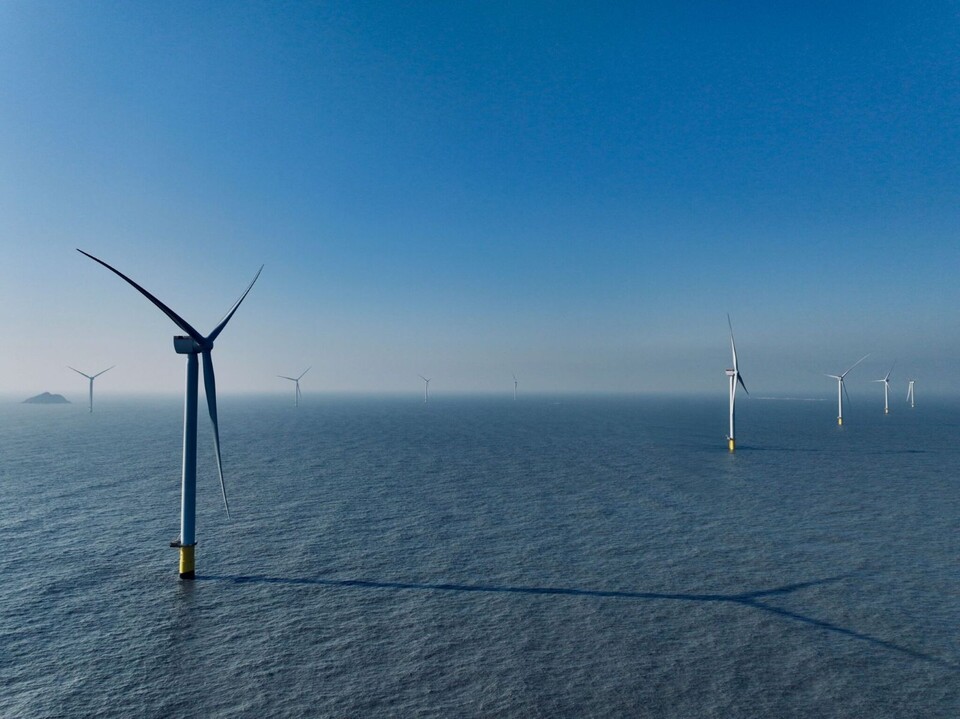 전라남도 신안군 자은도 북서쪽 공유수면해상에 위치한 전남해상풍력 1단지에 10MW급 풍력발전기 10기가 설치돼 있다./SK이노베이션 E&S 제공