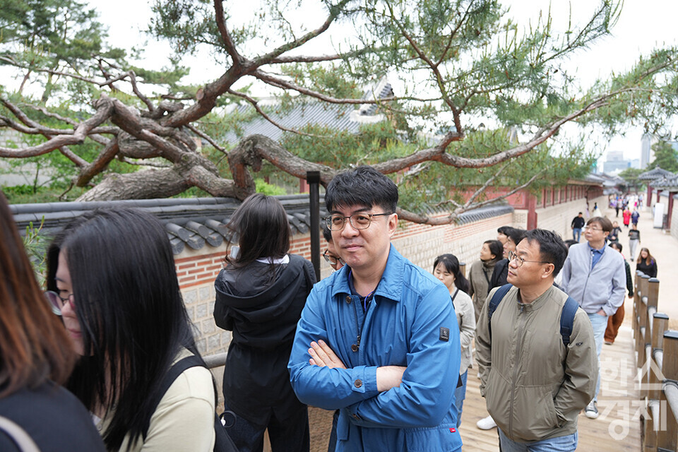 서울대학교 환경대학원 ESG 전문가 과정 제5기 펠로우들이 24일 서울 종로구 경복궁을 답사하고 있다. /최대성 기자 dpdaesung@sporbiz.co.kr 2025.05.24.