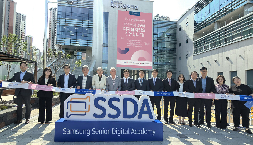김석주 사회공헌단장은 “급변하는 디지털 환경 속에서 소외되기 쉬운 시니어 세대가 기술을 익히고 더 나은 삶을 누릴 수 있도록 끝까지 지원하겠다”고 강조했다./ 하남시 제공