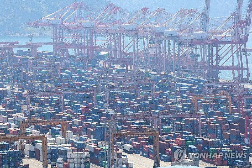 한국은행이 28일 발표한 '2025년 5월 기업경기조사 결과 및 경제심리지수(ESI)'에 따르면 이달 전(全)산업의 기업심리지수(CBSI)는 4월보다 2.8p 상승한 90.7로 집계됐다. /연합뉴스