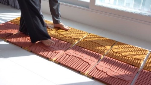 웰니스 트렌드가 확산되면서 ‘맨발 걷기’로 대표되는 ‘어싱(Earthing)’이 건강관리법으로 각광받고 있다./본토