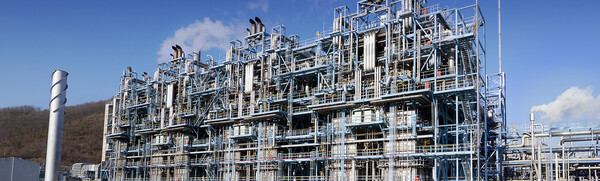 석유화학업계의 불황이 2분기에도 이어질 것이란 전망이 나오면서 바닥을 탈출하고 다시 성장하기 위해서는 스페셜티 제품 중심 사업 구조 재편이 시급하다는 조언이 나왔다. 사진은 여천NCC 에틸렌3공장 전경 / 사진=여천NCC