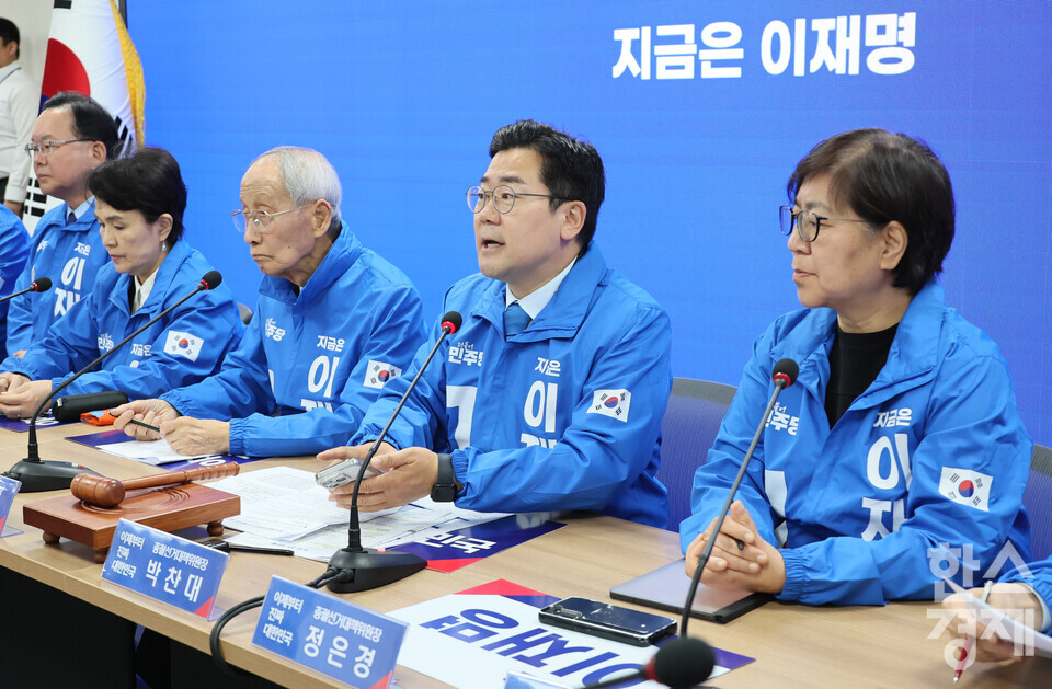 더불어민주당 중앙선대위 회의를 주재하는 박찬대 원내대표. 사진=연합뉴스