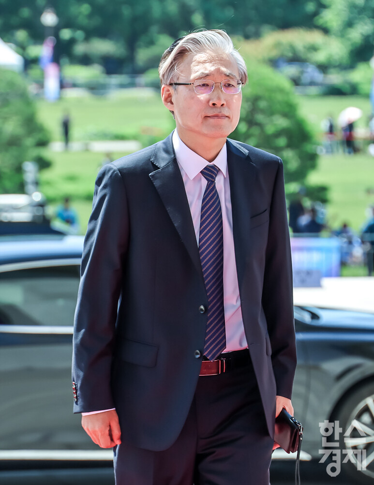 김형두 헌법재판소장 권한대행이 4일 서울 여의도 국회에서 열리는 21대 대통령 취임식에 참석하고 있다. / 최대성 기자 dpdaesung@sporbiz.co.kr 2025.06.04.