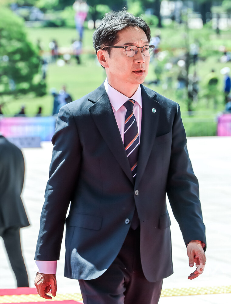 김경수 더불어민주당 총괄선대위원장이 4일 서울 여의도 국회에서 열리는 21대 대통령 취임식에 참석하고 있다. / 최대성 기자 dpdaesung@sporbiz.co.kr 2025.06.04.