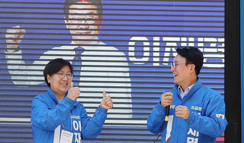 정은경 더불어민주당 선거대책위원회 총괄선대위원장(왼쪽) ./연합뉴스