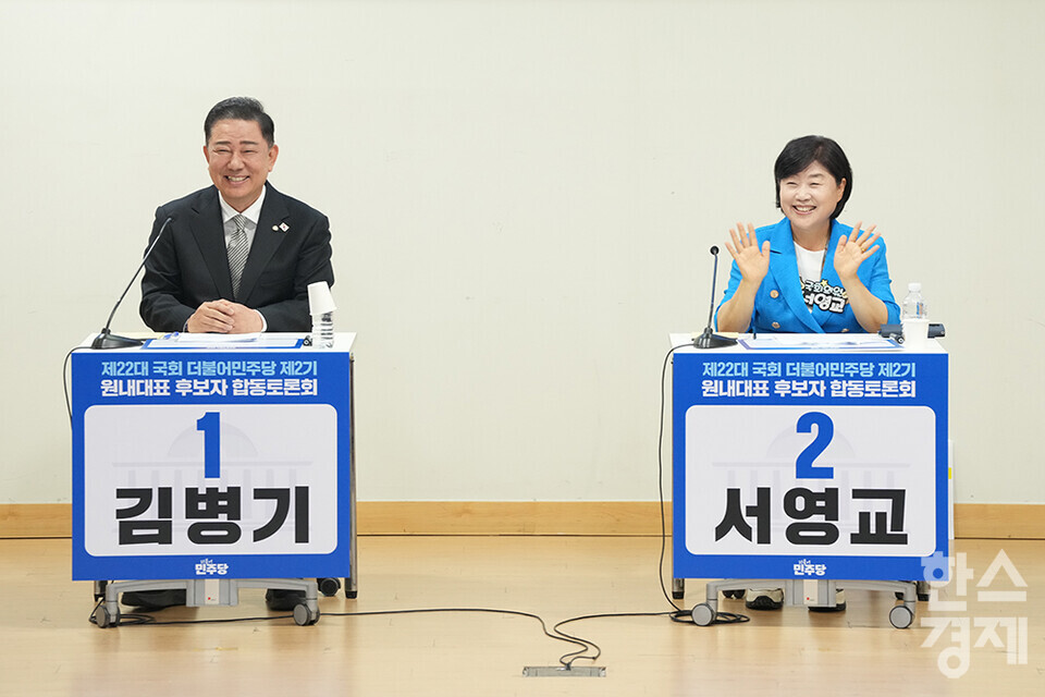 10일 서울 여의도 국회 의원회관에서 더불어민주당 2기 원내대표 후보 합동토론회가 열리고 있다. 후보자로 나선 김병기 의원과 서영교 의원이 참석하고 있다./최대성 기자 dpdaesung@sporbiz.co.kr 2025.06.10.