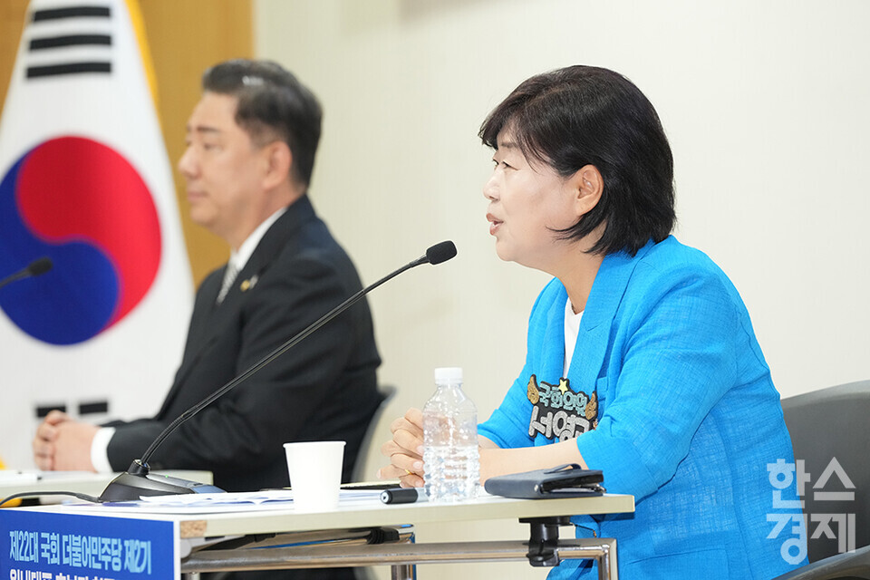 10일 서울 여의도 국회 의원회관에서 더불어민주당 2기 원내대표 후보 합동토론회가 열리고 있다. 후보자로 나선 서영교 의원이 기조연설을 하고 있다./최대성 기자 dpdaesung@sporbiz.co.kr 2025.06.10.