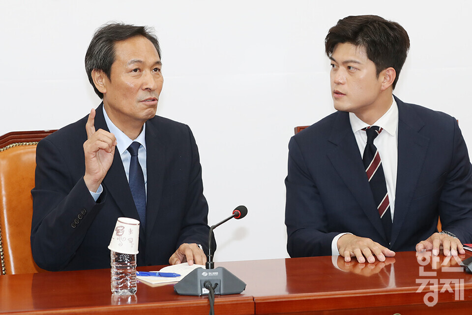 우상호 대통령실 정무수석이 10일 국회에서 김용태 국민의힘 비상대책위원장을 접견하고 있다. /최대성 기자 dpdaesung@sporbiz.co.kr 2025.06.10. 