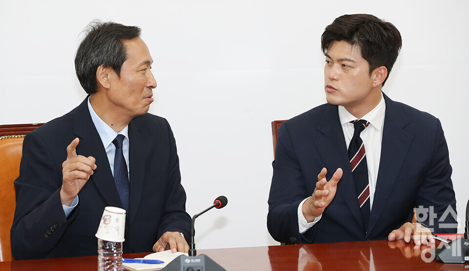 우상호 대통령실 정무수석이 10일 국회에서 김용태 국민의힘 비상대책위원장을 접견하고 있다. /최대성 기자 dpdaesung@sporbiz.co.kr 2025.06.10. 