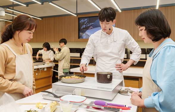 배경준 셰프와 쿠킹클래스를 진행한 LG전자./LG전자