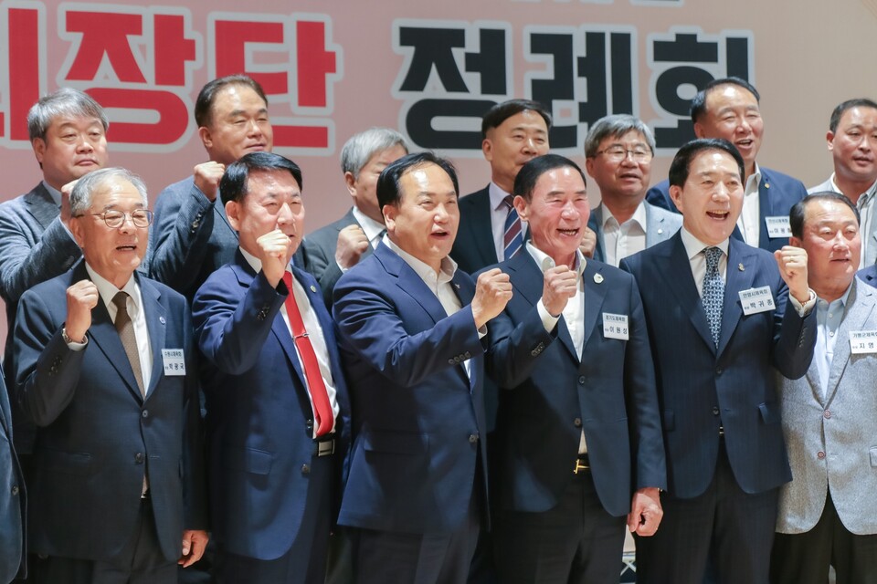 오산시(시장 이권재)가 경기도 체육 중심 도시로 도약하고 있다. 오산시체육회(회장 권병규)는 지난 9일, ‘2025년도 경기도 시·군 체육회장 정례회’를 성공적으로 개최하며 경기도체육회 주요 정책 논의의 장을 열었다./ 오산시 제공