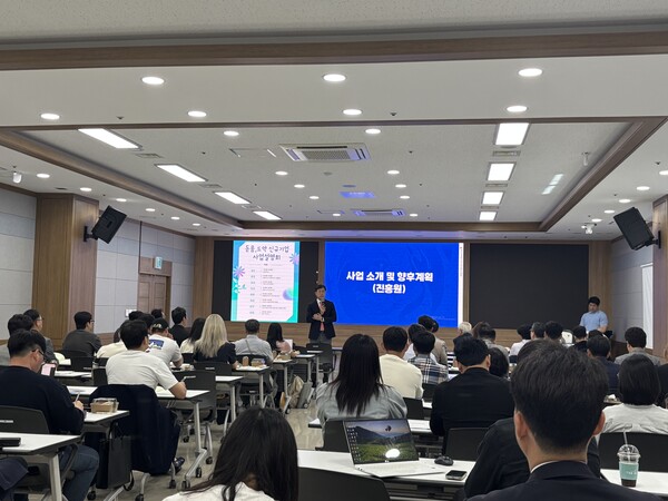 전북경제통상진흥원이 올해 새로 지정된 돋움·도약기업을 대상으로 11일 사업설명회를 시작으로 본격적인 성장 지원에 나섰다./전북경진원