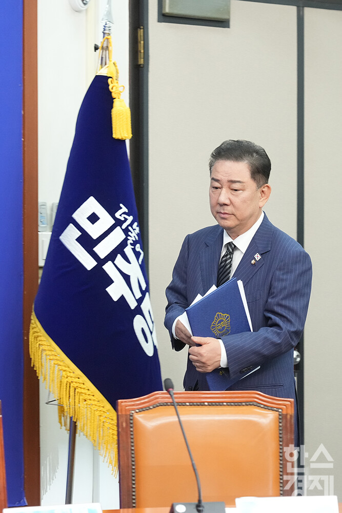 김병기 더불어민주당 대표 직무대행 겸 원내대표가 16일 서울 여의도 국회에서 열린 최고위원회의에 참석하고 있다. /최대성 기자 dpdaesung@sporbiz.co.kr 2025.06.16. 