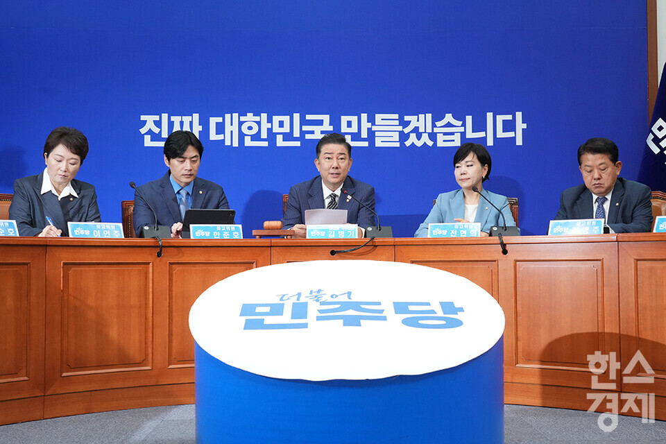 16일 서울 여의도 국회에서 더불어민주당 최고위원회의가 열리고 있다. 김병기 더불어민주당 대표 직무대행 겸 원내대표가 발언하고 있다. /최대성 기자 dpdaesung@sporbiz.co.kr 2025.06.16.