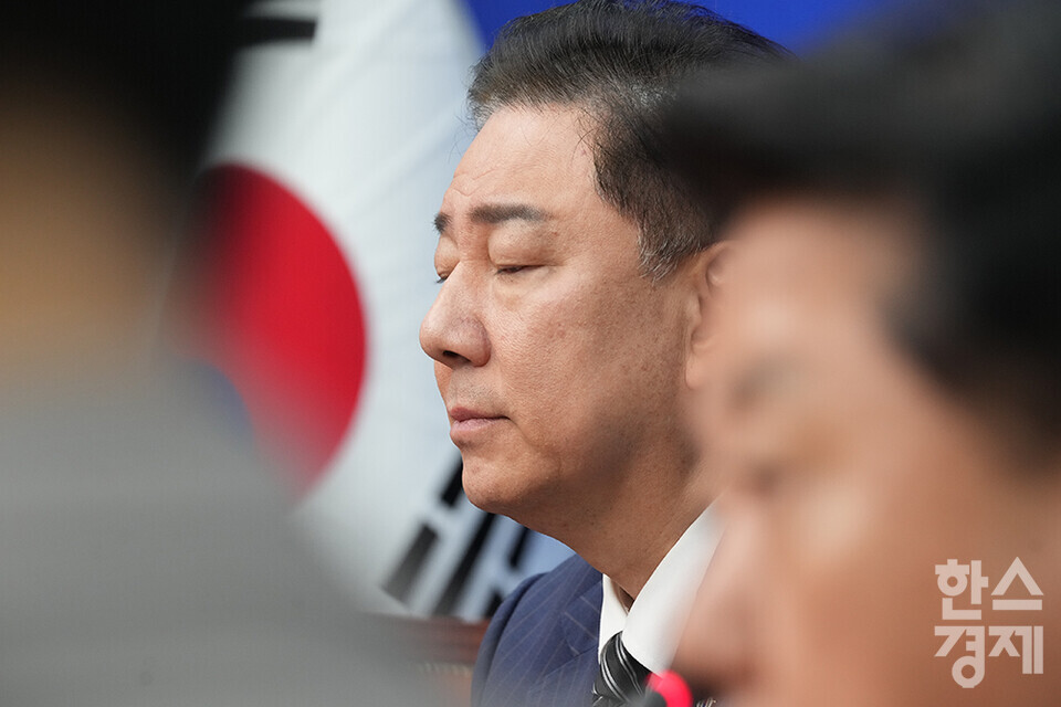 김병기 더불어민주당 대표 직무대행 겸 원내대표가 16일 서울 여의도 국회에서 열린 최고위원회의에 참석하고 있다. /최대성 기자 dpdaesung@sporbiz.co.kr 2025.06.16.