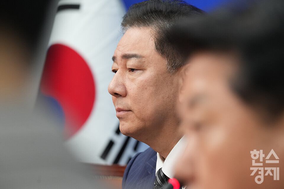 김병기 더불어민주당 대표 직무대행 겸 원내대표가 16일 서울 여의도 국회에서 열린 최고위원회의에 참석하고 있다. /최대성 기자 dpdaesung@sporbiz.co.kr 2025.06.16.