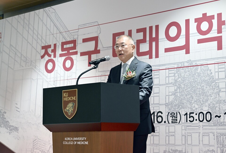 정몽구 미래의학관 준공식에서 인사말을 하고 있는 정의선 현대차그룹 회장./현대차그룹