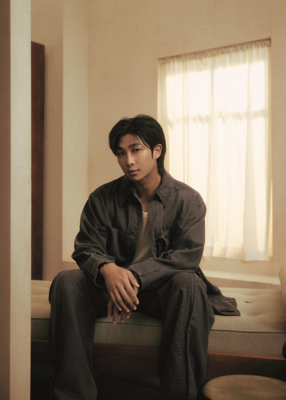 삼성전자 아트 TV 홍보대서로 선정된 방탄소년단 RM / 삼성전자 