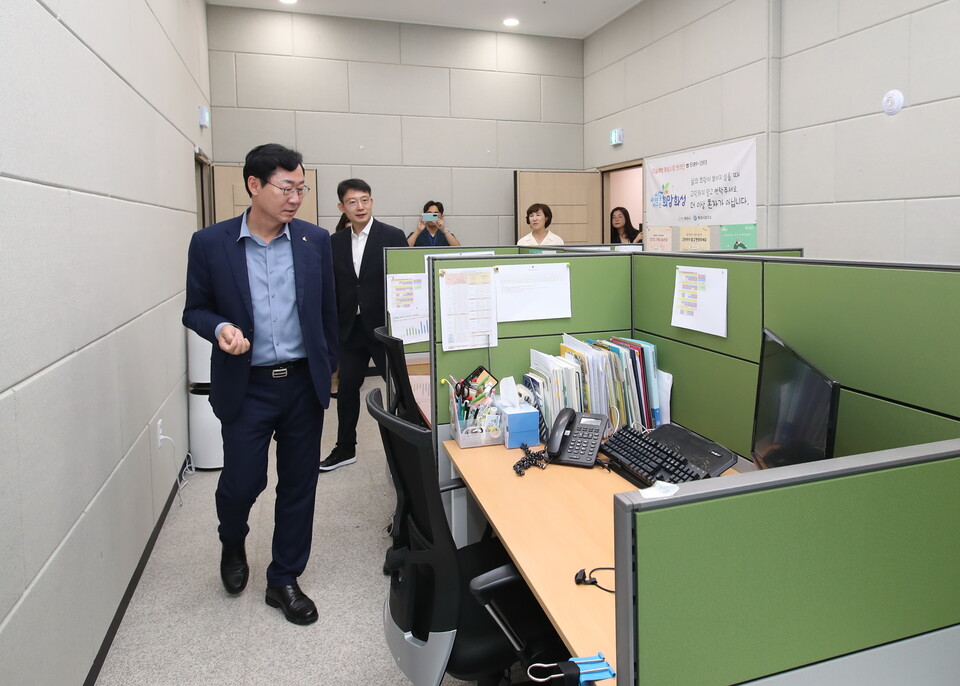 정명근 화성특례시장은 “자살은 개인의 문제가 아니라 우리 사회가 함께 막아야 할 공동 과제”라며, “시장으로서 가장 먼저 약속드린 1호 공약인 자살예방 사업을 시정의 중심에 두고, 모든 부서와 함께 생명존중 안전도시 화성을 실현하겠다”고 밝혔다./ 화성특례시 제공