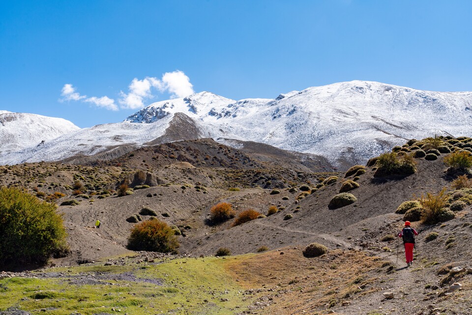 규라 정상이 가까워지면서 쌓인 눈이 보인다.