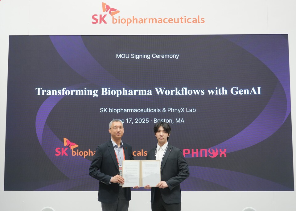 SK바이오팜과 피닉스랩이 AI기반 신약 개발 체계 구축을 위해 업무협약을 맺었다./SK바이오팜 제공