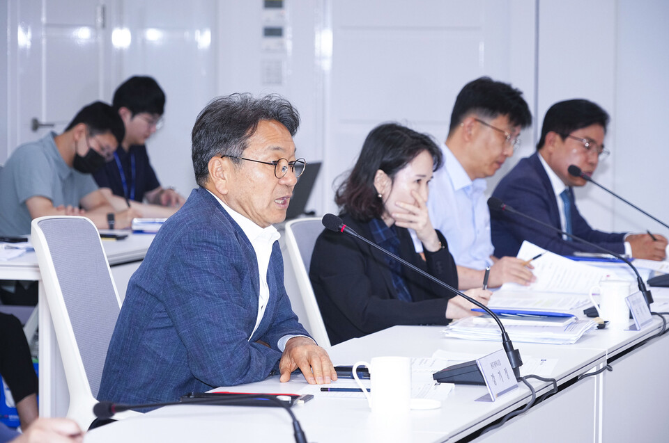 강기정 광주광역시장이 20일 오후 시청 소회의실에서 배달앱 운영사, 가맹점, 라이더 관계자 등과 광주공공배달앱 활성화 방안을 논의하고 있다./사진=광주광역시 