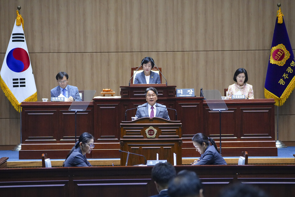 강기정 광주광역시장이 23일 오전 시의회 본회의장에서 열린 '제333회 임시회'에 참석해 ‘2025년도 제1회 추가경정예산안 및 기금운용변경계획안 제안설명’을 하고 있다. /사진=광주광역시