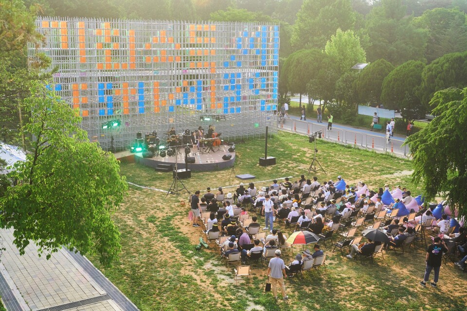 민선8기 경기도는 출범과 동시에 시장이 보상하지 못하는 사회적 가치를 공공정책의 영역으로 끌어올리는 실험에 착수했다. 바로 ‘기회소득’이다./ 경기도 제공