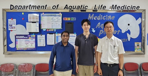 Sanjaya Bathige 박사, 송태성 학생(중앙), 박경일 교수