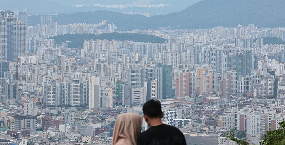 정부가 주택담보대출을 6억원으로 제한하는 초고강도 규제책을 내놨다./연합뉴스