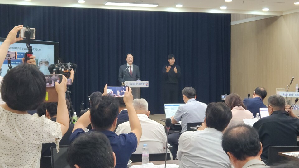 정명근 시장은 “화성시는 단순한 인구 성장 도시가 아니라, 사람과 자연, 기술이 조화를 이루는 초광역 미래도시로 도약할 준비를 마쳤다”며 “남은 과제도 시정의 일관성과 책임감을 바탕으로 반드시 완수하겠다”고 다짐했다./ 김두일 기자