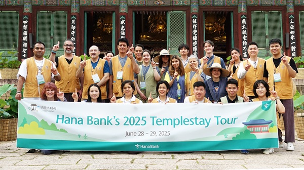 국내 체류 외국인이 역대 최대 수준으로 증가한 가운데 은행권이 외국인을 대상으로 금융, 비금융을 아우르는 서비스를 제공해 고객 을 유치하고 있다. /하나은행 제공