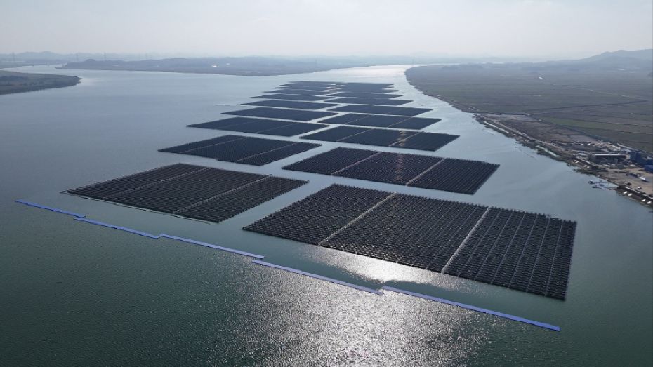 동서발전이 설치한 충남 대호호 수상태양광 발전소 모습/한국동서발전 제공