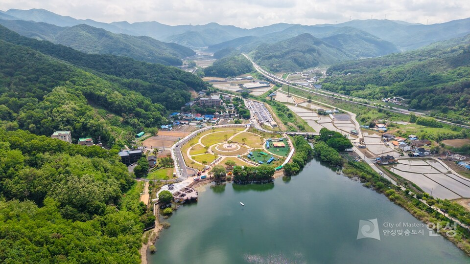 고삼호수, 금광호수, 칠곡호수, 청룡호수 등 수변자원을 활용한 관광 개발도 본격화되며 ‘자연과 문화가 어우러진 체류형 관광도시’ 구현이 가시화되고 있다./ 안성시 제공
