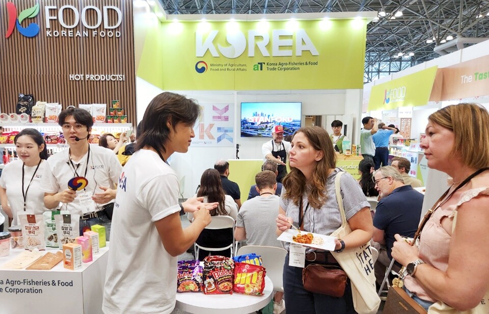 2025 뉴욕 팬시푸드쇼 B2B 상담 장면. /사진=aT