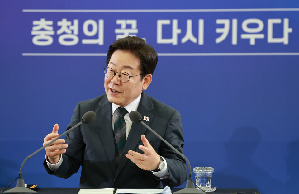 이재명 대통령이 4일 대전컨벤션센터에서 타운홀 미팅 형식으로 열린 '국민소통 행보 2탄, 충청의 마음을 듣다'에서 발언하고 있다. 사진=연합뉴스