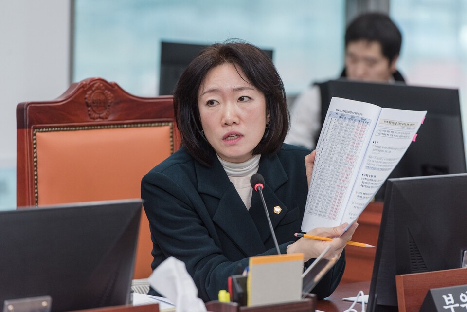 공공기관 개편에 대한 입장도 분명히 했다. 그는 “공공기관은 도민의 세금으로 운영되는 만큼, 단순한 조직 축소가 아닌 도민 중심의 개편이 우선”이라며 “효율성보다 공공성, 서비스의 연속성과 접근성이 보장돼야 한다”고 말했다./ 경기도의회 제공