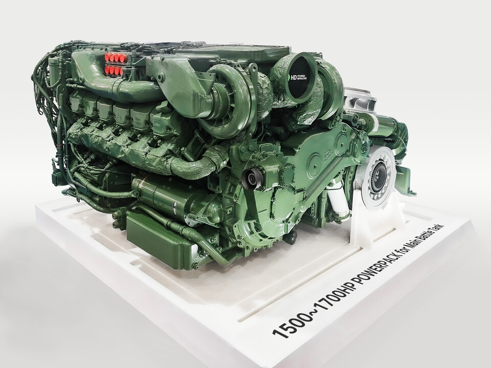 HD현대인프라코어 K2 전차 엔진(DV27K)./HD현대사이트솔루션