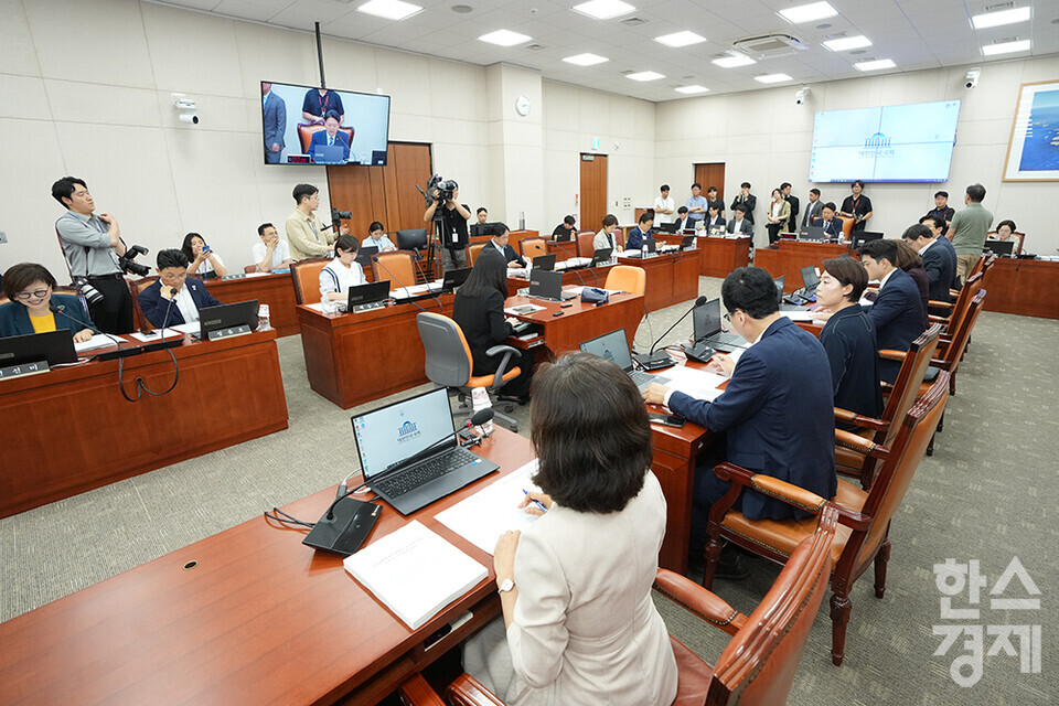 8일 오후 서울 여의도 국회에서 교육위원회 전체회의가 열리고 있다. 이날 회의에서는 이진숙 부총리 겸 교육부장관 후보자 인사청문요청안이 의결됐다. /최대성 기자 dpdaesung@sporbiz.co.kr 2025.07.08.