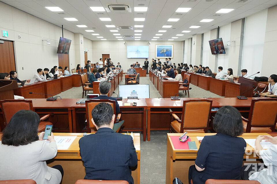 8일 오후 서울 여의도 국회에서 교육위원회 전체회의가 열리고 있다. 이날 회의에서는 이진숙 부총리 겸 교육부장관 후보자 인사청문요청안이 의결됐다. /최대성 기자 dpdaesung@sporbiz.co.kr 2025.07.08.