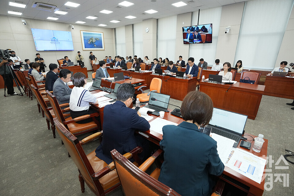 8일 오후 서울 여의도 국회에서 교육위원회 전체회의가 열리고 있다. 이날 회의에서는 이진숙 부총리 겸 교육부장관 후보자 인사청문요청안이 의결됐다. /최대성 기자 dpdaesung@sporbiz.co.kr 2025.07.08.
