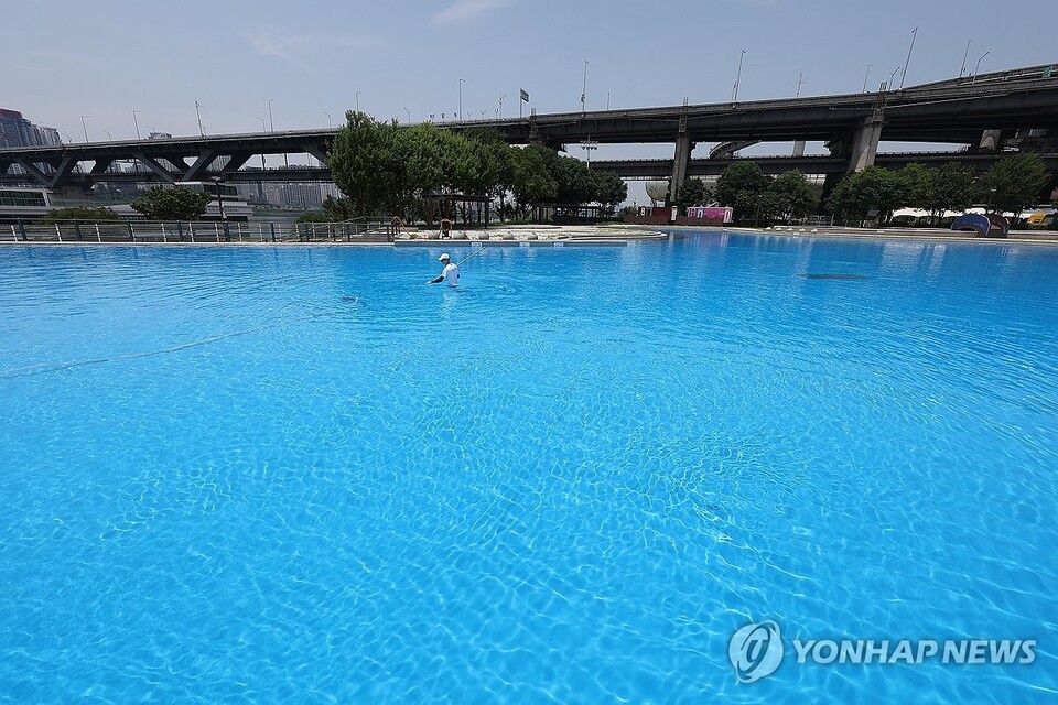 뚝섬한강공원 야외 수영장. /연합뉴스
